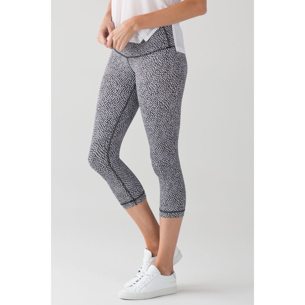 Lululemon Wunder Under Crop III Scatter Star Arctic Grey Black Leggings Womens 8